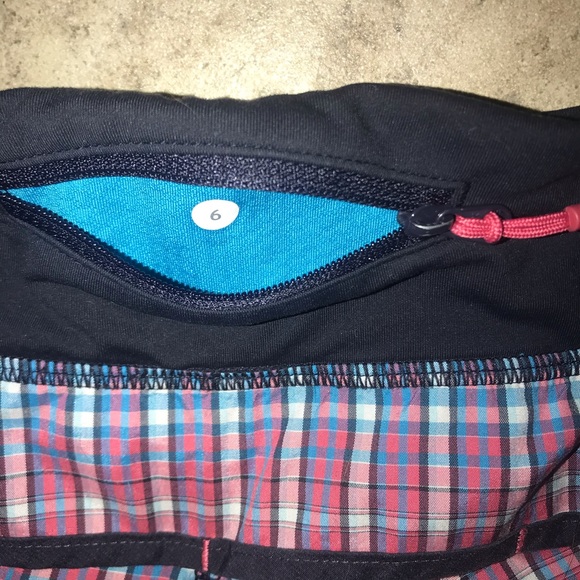 Rare Lululemon Speed Shorts- size 6 - Picture 4 of 6